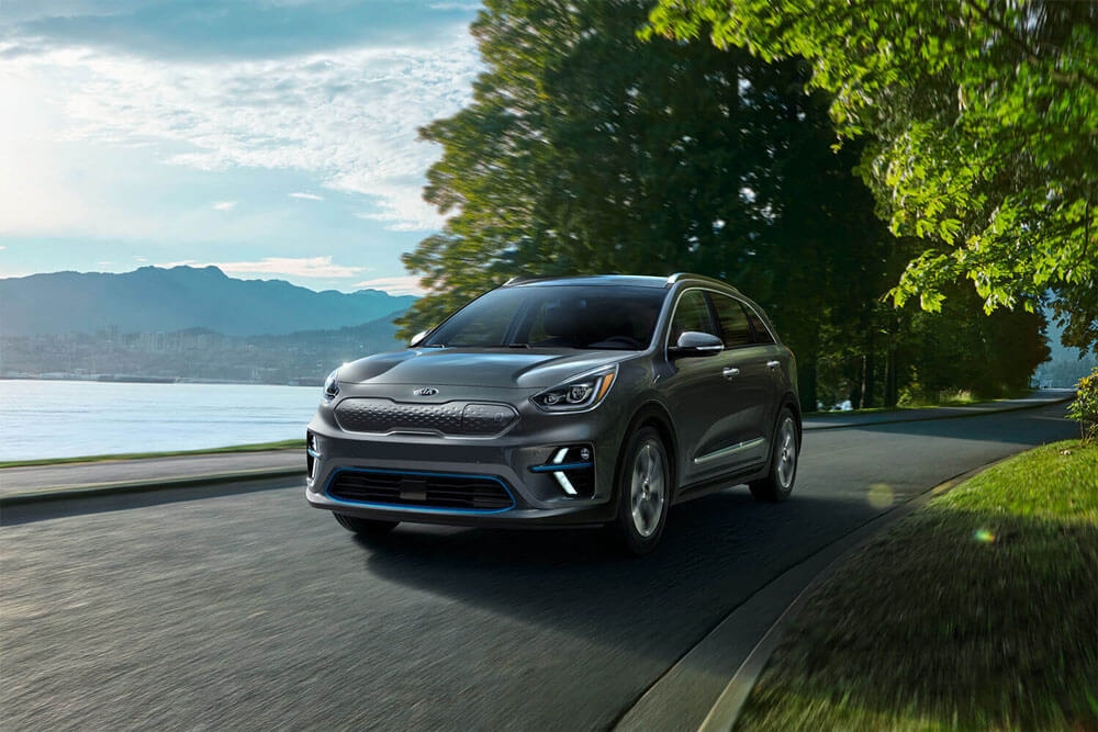 Kia niro ev 2019 graphite vue avant sur la route