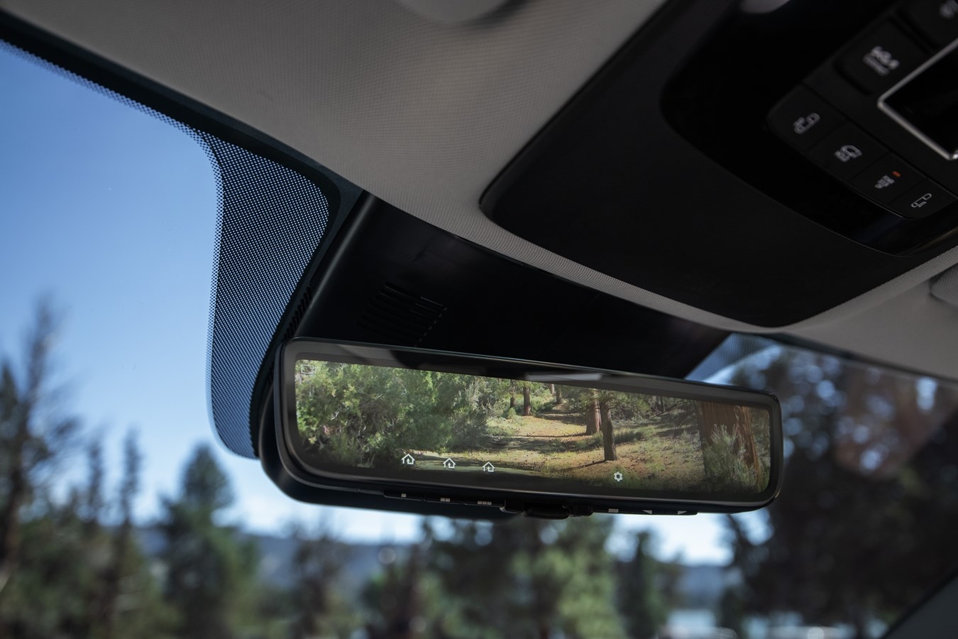 Moniteur de Rétroviseur du Kia Carnival 2025.