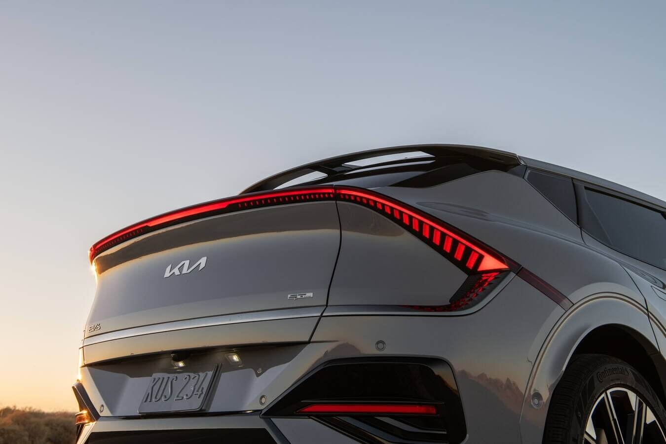 Les feux arrière du Kia EV6 2025.