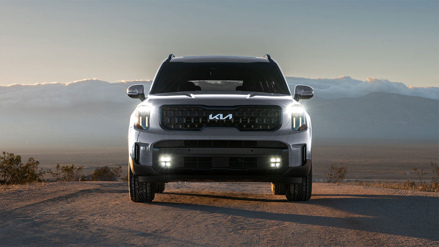 Vue avant du Kia Telluride 2024 à l'extérieur.