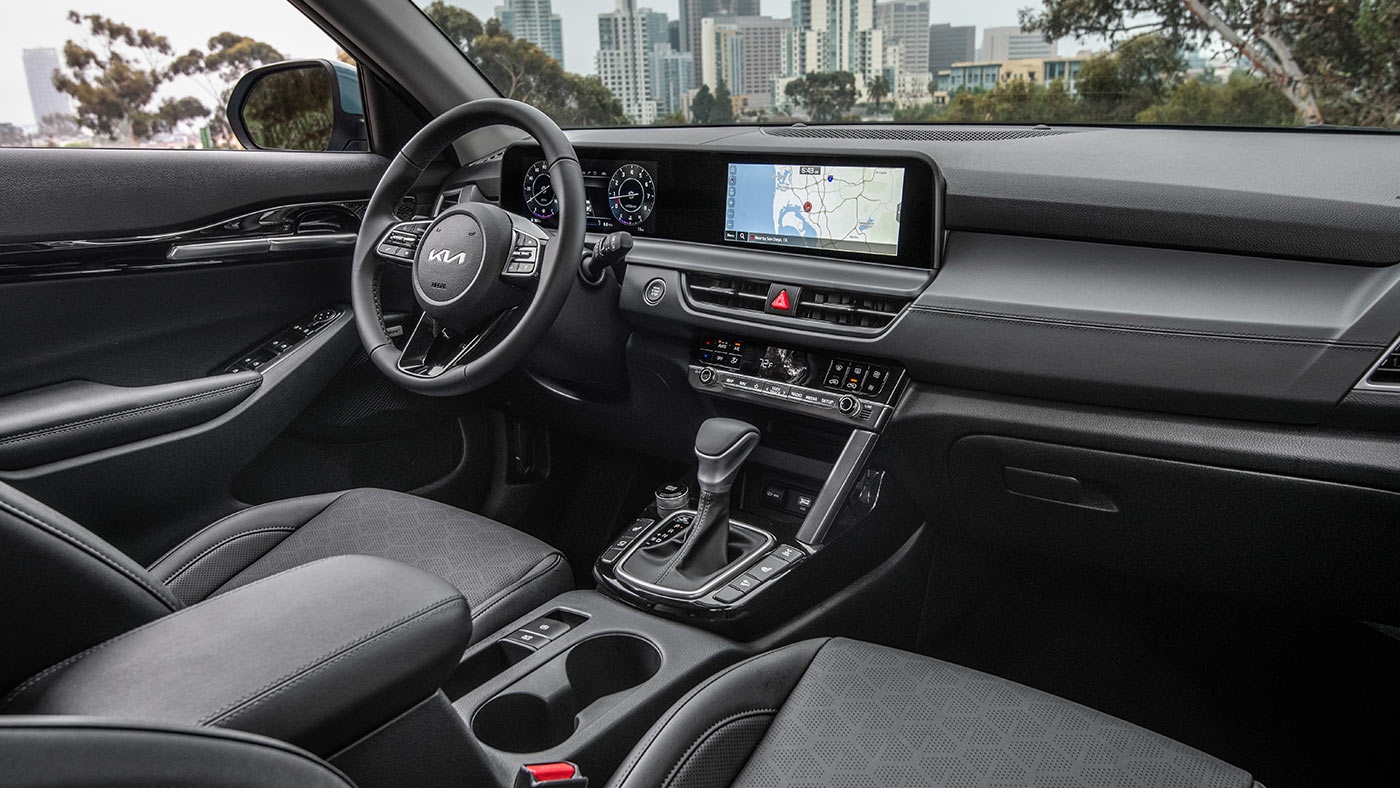 L'habitacle avant du Kia Seltos 2025 incluant l'interface multimédia.